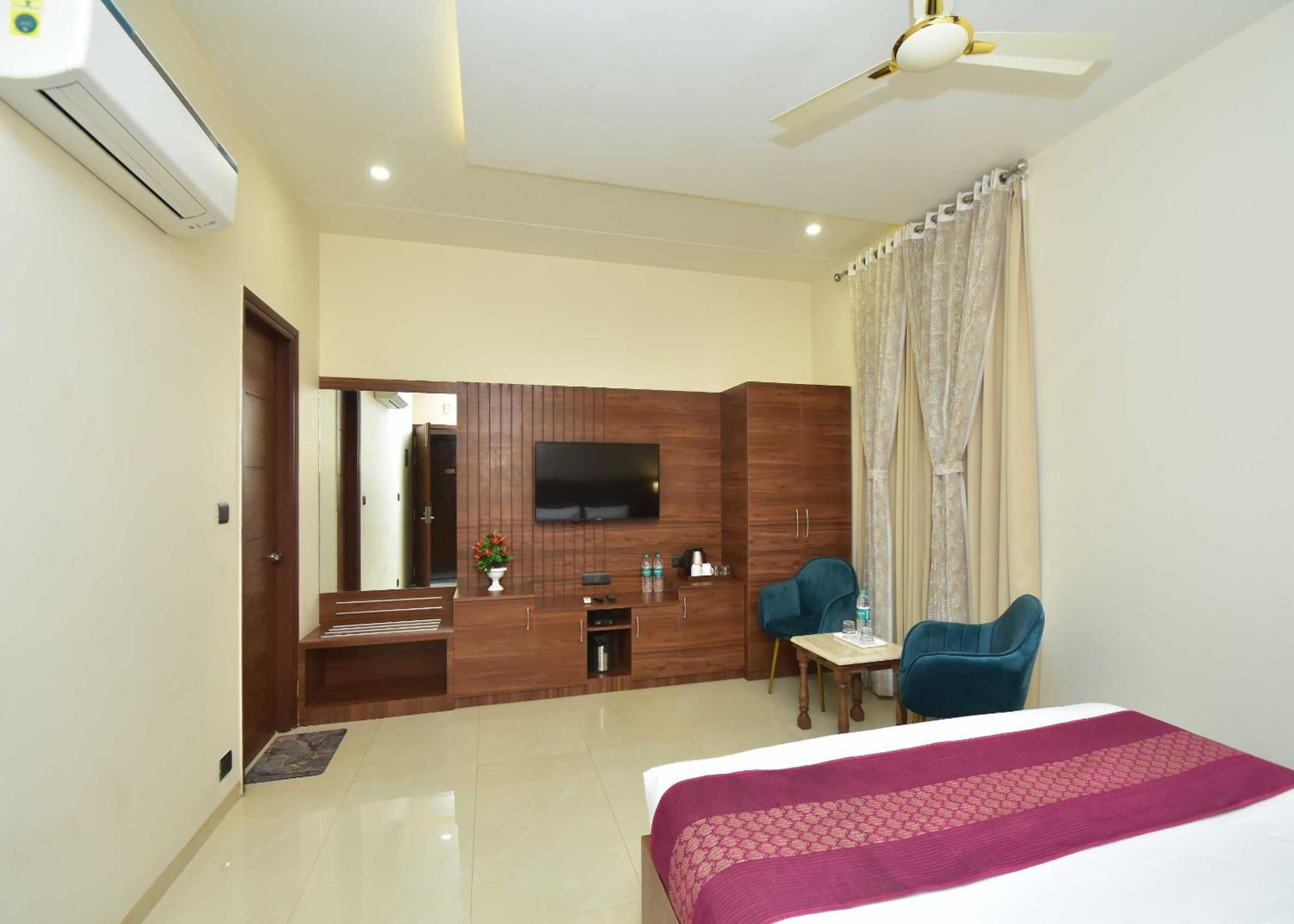 Hotel Shyamleela Khātu エクステリア 写真