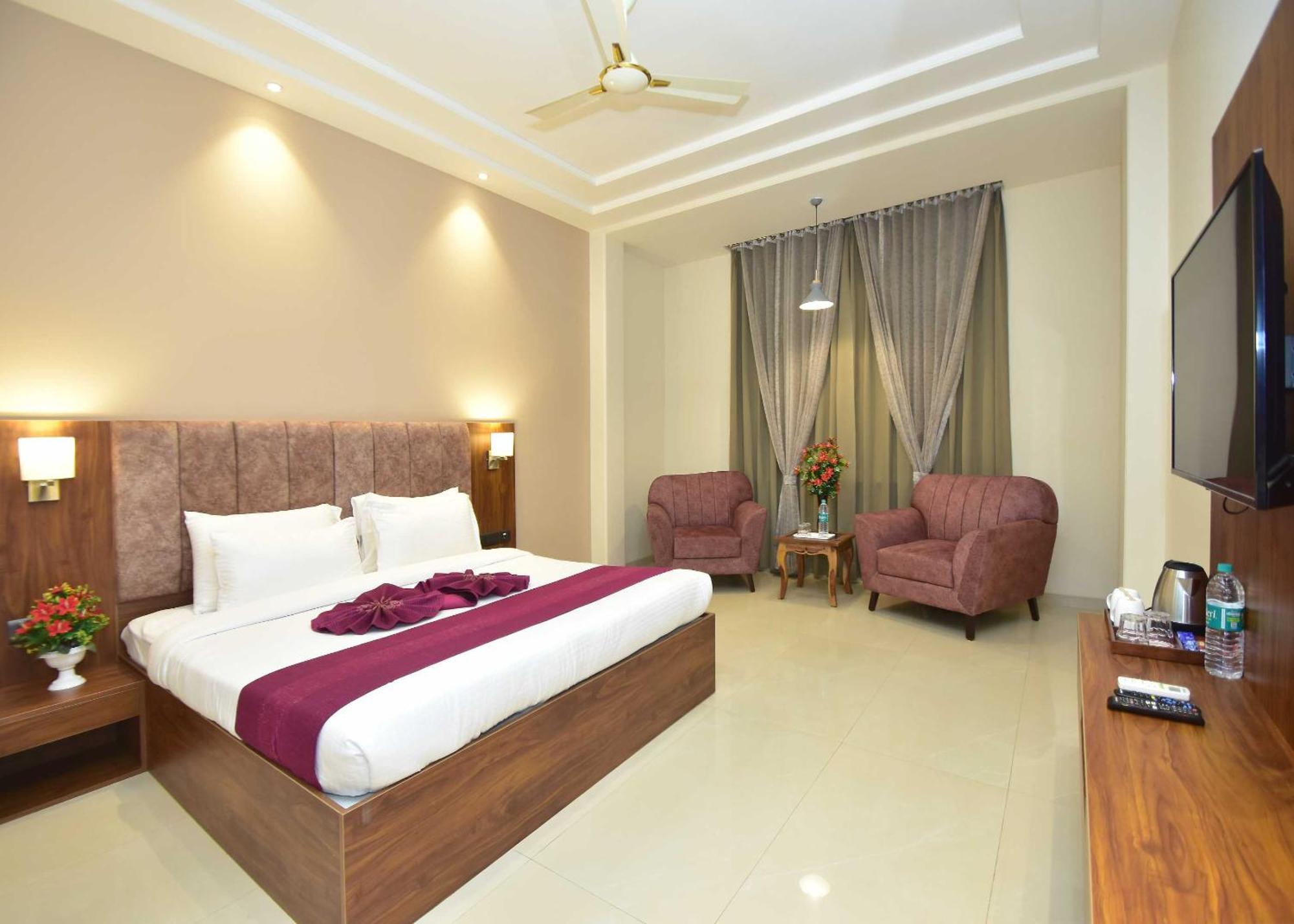 Hotel Shyamleela Khātu エクステリア 写真